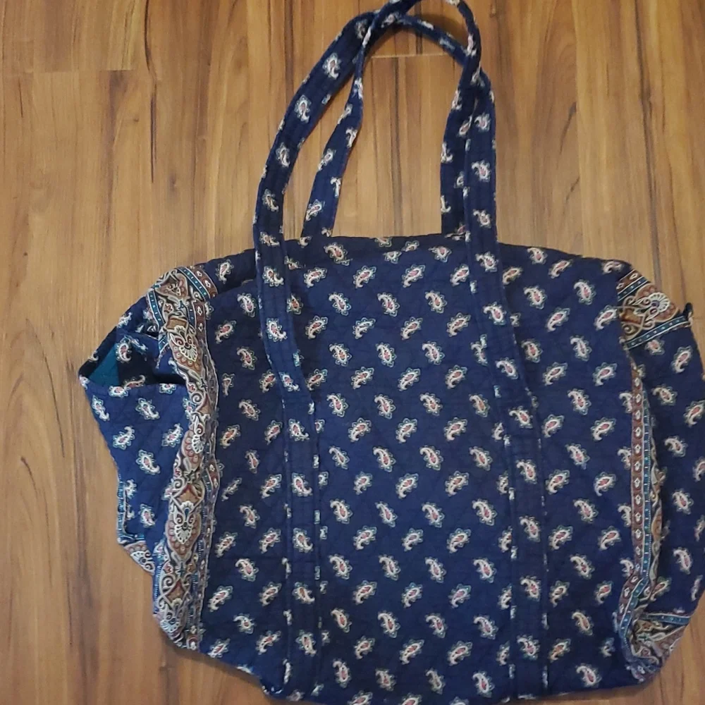Vera Bradley weekend bag - Picture 1 of 5